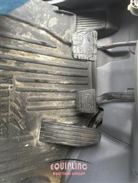 2015 Peterbilt 579 6X4 T/A SLEEPER TRUCK TRAC