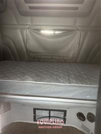 2015 Peterbilt 579 6X4 T/A SLEEPER TRUCK TRAC