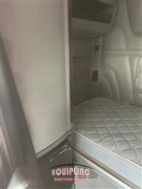 2015 Peterbilt 579 6X4 T/A SLEEPER TRUCK TRAC