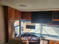 2004 COUNTRY CO INTRIGUE T/A MOTORCOACH