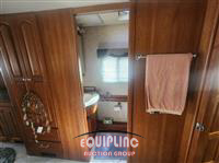 2004 COUNTRY CO INTRIGUE T/A MOTORCOACH