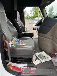2019 Freightliner CASCADIA 6X4 T/A SLEEPER TRUCK