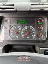 2019 Freightliner CASCADIA 6X4 T/A SLEEPER TRUCK