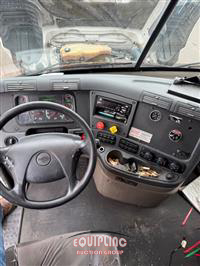 2019 Freightliner CASCADIA 6X4 T/A SLEEPER TRUCK