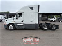 2019 Freightliner CASCADIA 6X4 T/A SLEEPER TRUCK