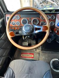 2001 Freightliner FLD132