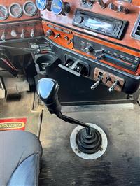 2001 Freightliner FLD132