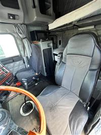 2001 Freightliner FLD132