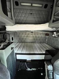 2001 Freightliner FLD132