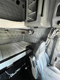 2001 Freightliner FLD132
