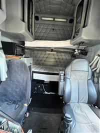 2001 Freightliner FLD132