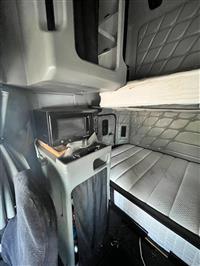 2001 Freightliner FLD132