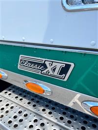 2001 Freightliner FLD132