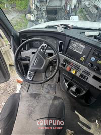 2018 Freightliner CASCADIA T/A 6X4 SLEEPER TRUCK