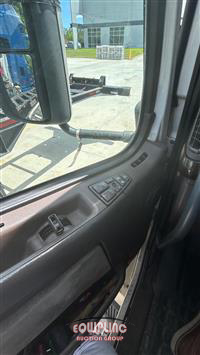 2015 Volvo VNL