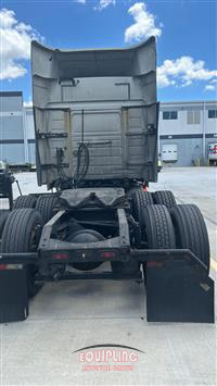 2015 Volvo VNL