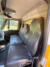 2019 International 4300 4X2 26FT BOX TRUCK
