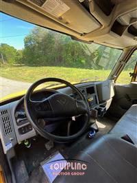 2019 International 4300 4X2 26FT BOX TRUCK