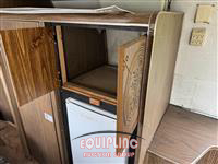 1975 AIRSTREAM 27' LAND YACHT