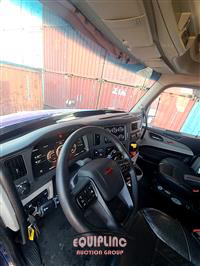 2023 Peterbilt 579 6X4 T/A SLEEPER TRUCK TRAC