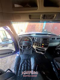 2023 Peterbilt 579 6X4 T/A SLEEPER TRUCK TRAC