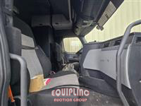 2019 Freightliner CASCADIA 6X4 T/A SLEEPER TRUCK