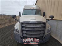 2019 Freightliner CASCADIA 6X4 T/A SLEEPER TRUCK