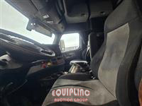 2019 Freightliner CASCADIA 6X4 T/A SLEEPER TRUCK