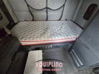 2019 Freightliner CASCADIA 6X4 T/A SLEEPER TRUCK