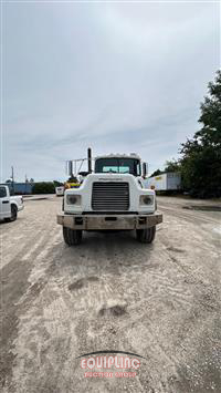 2000 Mack DM690S