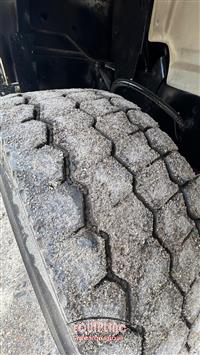 2000 Mack DM690S