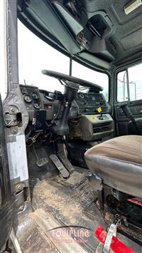 2000 Mack DM690S