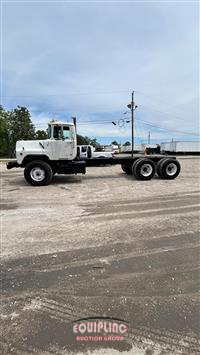 2000 Mack DM690S