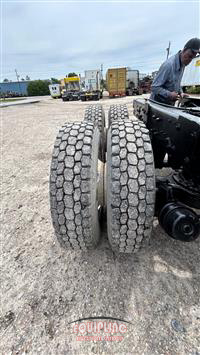 2000 Mack DM690S