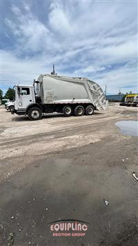 2004 Mack MR