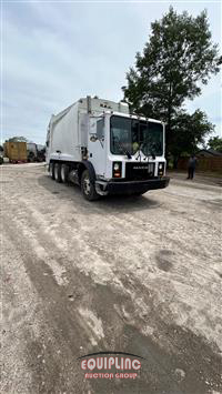 2004 Mack MR
