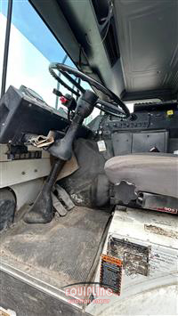 2004 Mack MR