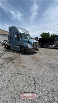 2012 Freightliner CASCADIA 6X4 T/A SLEEPER TRUCK