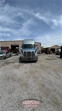 2012 Freightliner CASCADIA 6X4 T/A SLEEPER TRUCK