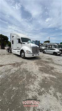 2014 Kenworth T680 6X4 T/A SLEEPER TRUCK TRA