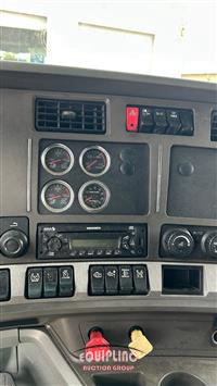 2014 Kenworth T680 6X4 T/A SLEEPER TRUCK TRA