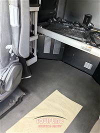 2023 Kenworth T680 6X4 T/A SLEEPER TRUCK TRA