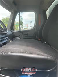 2017 Freightliner M2 4X2 S/A 26FT NON CDL BOX TR
