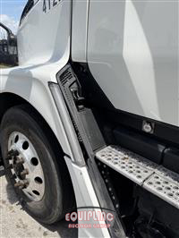 2023 Kenworth T680 6X4 T/A SLEEPER TRUCK TRA
