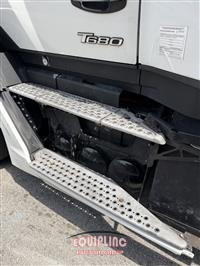 2023 Kenworth T680 6X4 T/A SLEEPER TRUCK TRA