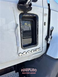2013 Mack CXU 6X4 T/A MID ROOF SLEEPER