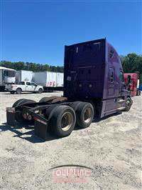 2016 Freightliner Cascadia 6x4 T/A SLEEPER TRUCK