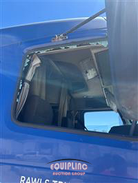 2005 VOLVO TRUCK VNL 6x4 T/A MID ROOF SLEEPER T