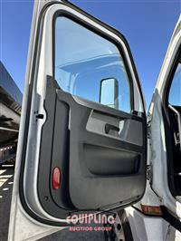 2018 Freightliner CASCADIA 6X4 T/A SLEEPER TRUCK