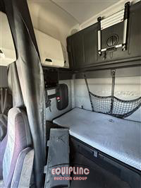 2018 Freightliner CASCADIA 6X4 T/A SLEEPER TRUCK